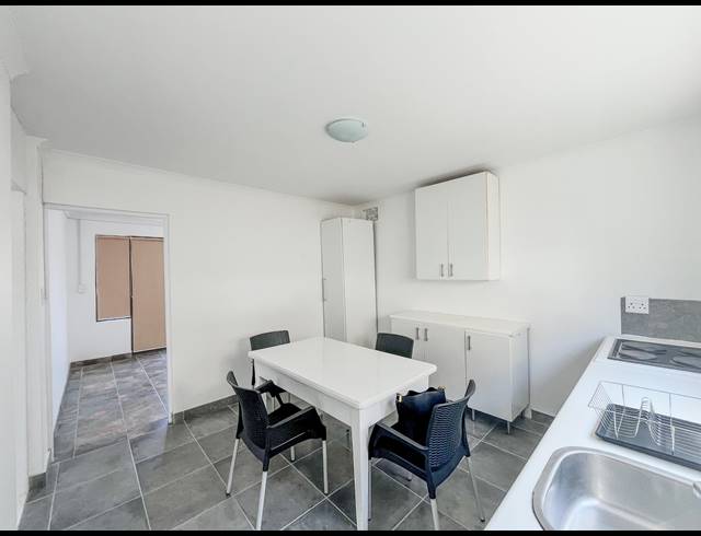 1 BEDROOM FLAT TO LET IN PINELANDS